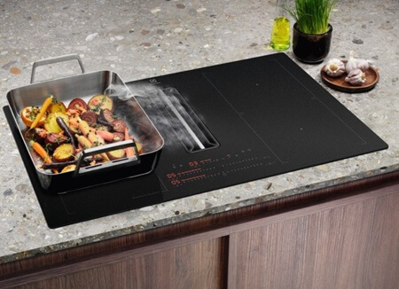 ELECTROLUX indukcijas virsma ar integrētu tvaika nosūcēju KCC84450CZ