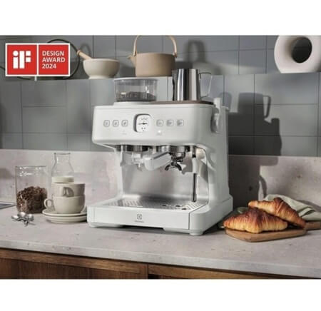 ELECTROLUX kafijas automāts E8EC1-8SW