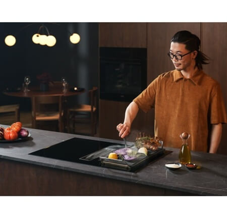 AEG indukcijas plīts virsma ar integrētu tvaika nosūcēju CCE84543FB