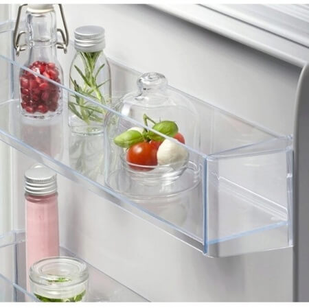 ledusskapis-iebuvejams-aeg-tk6ds181ec-durvju-plaukti AEG iebūvējams ledusskapis TK6DS181EC